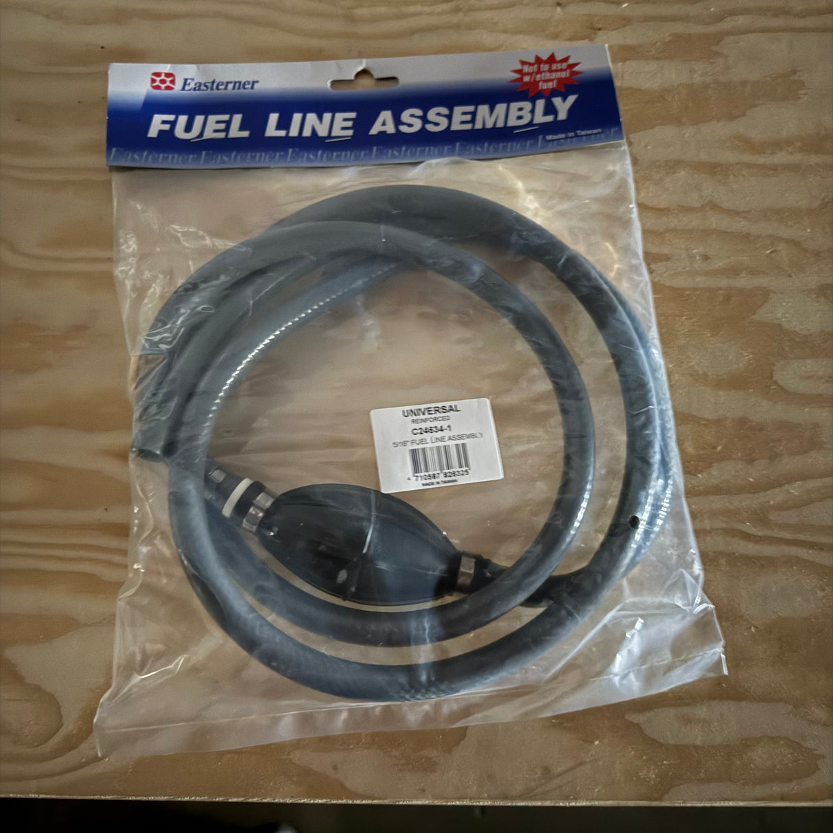 Brandstofslang 8 mm met knijpbal geschikt voor buitenboordmotor tot 10 pkBrandstofslang 8 mm met knijpbal geschikt voor buitenboordmotor tot 10 pk verpakking