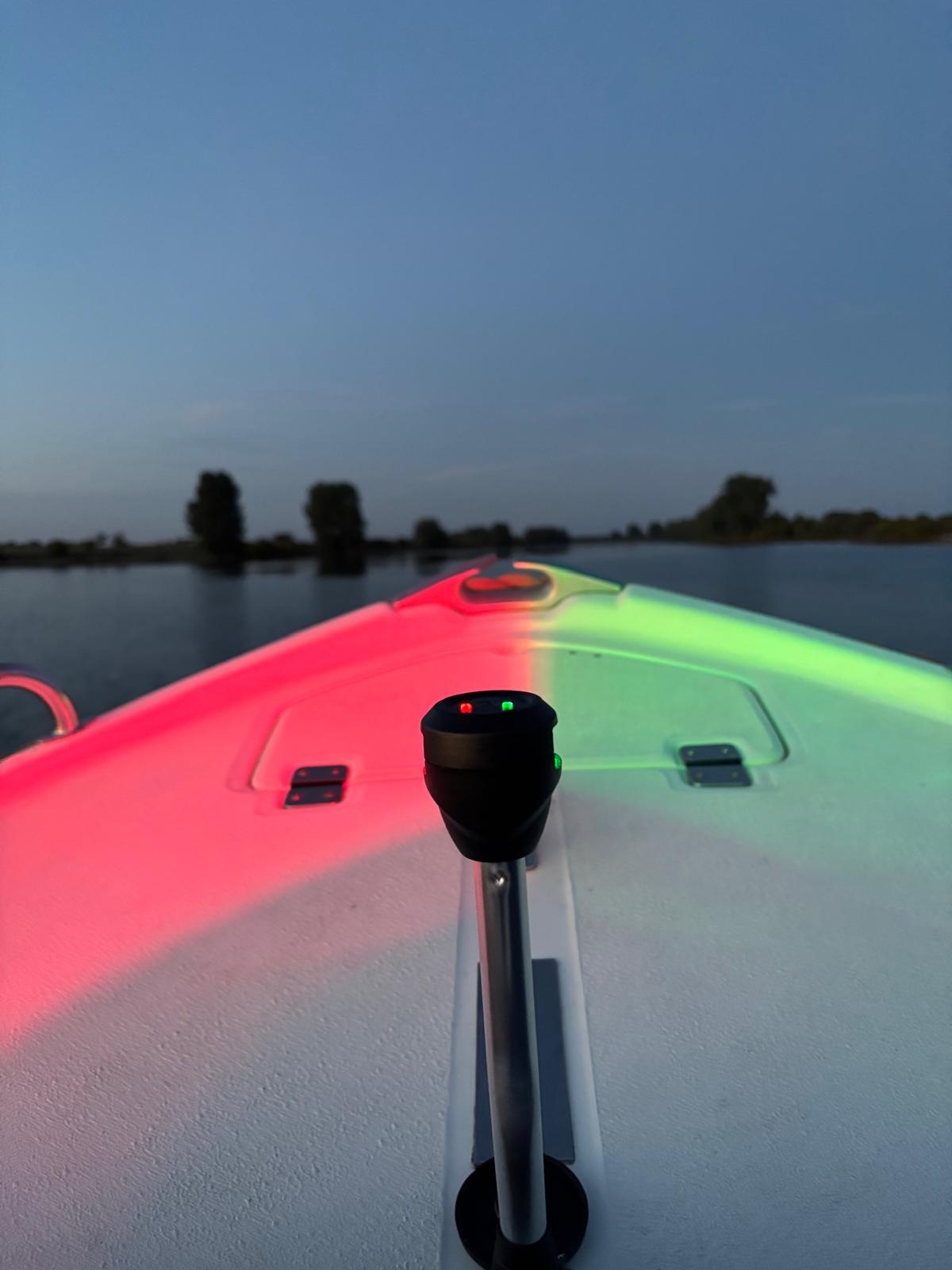 Attwood Combi LED on angled leg