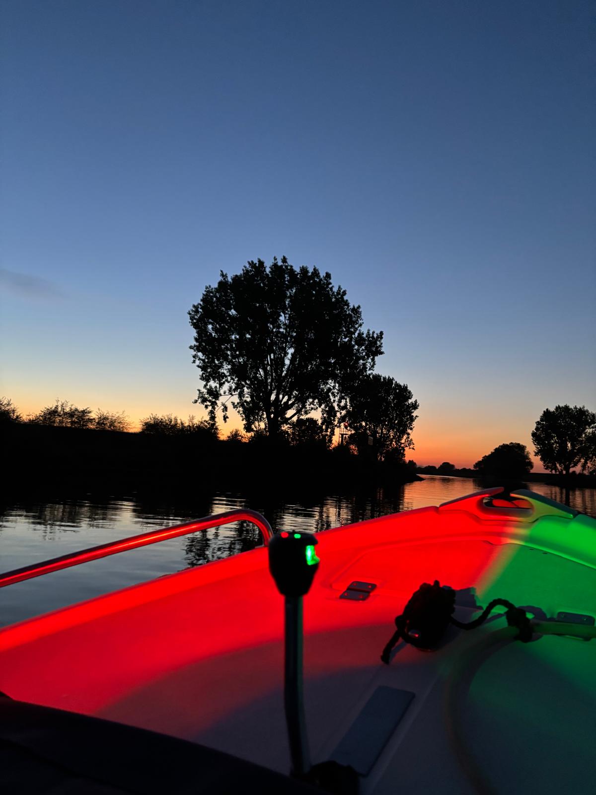 Attwood Combi LED on angled leg