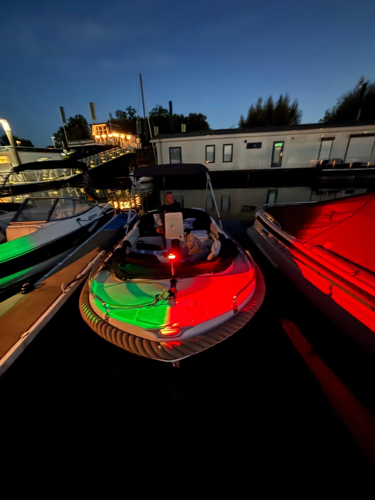 Attwood Combi LED on angled leg