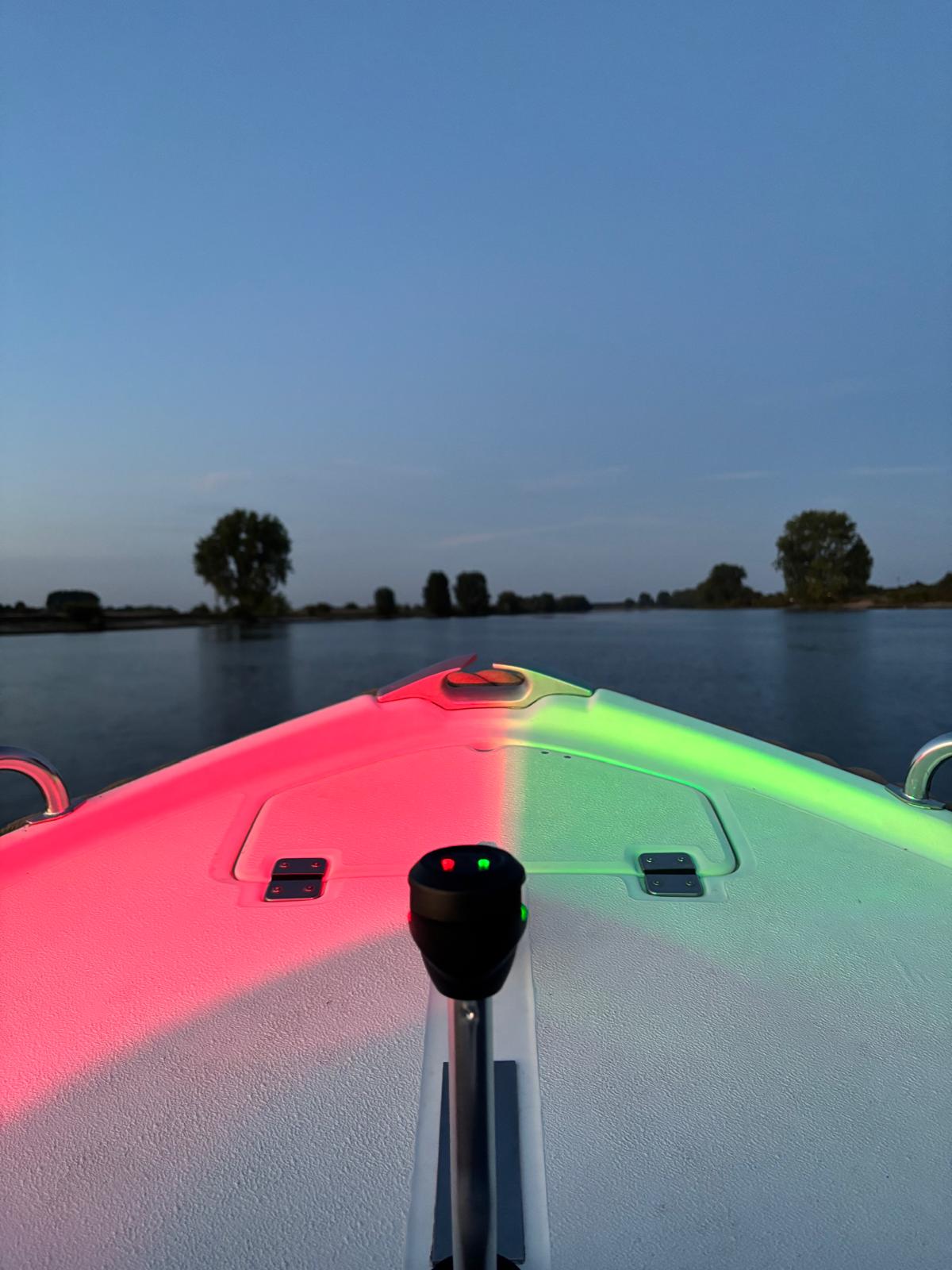 Attwood Combi LED on angled leg