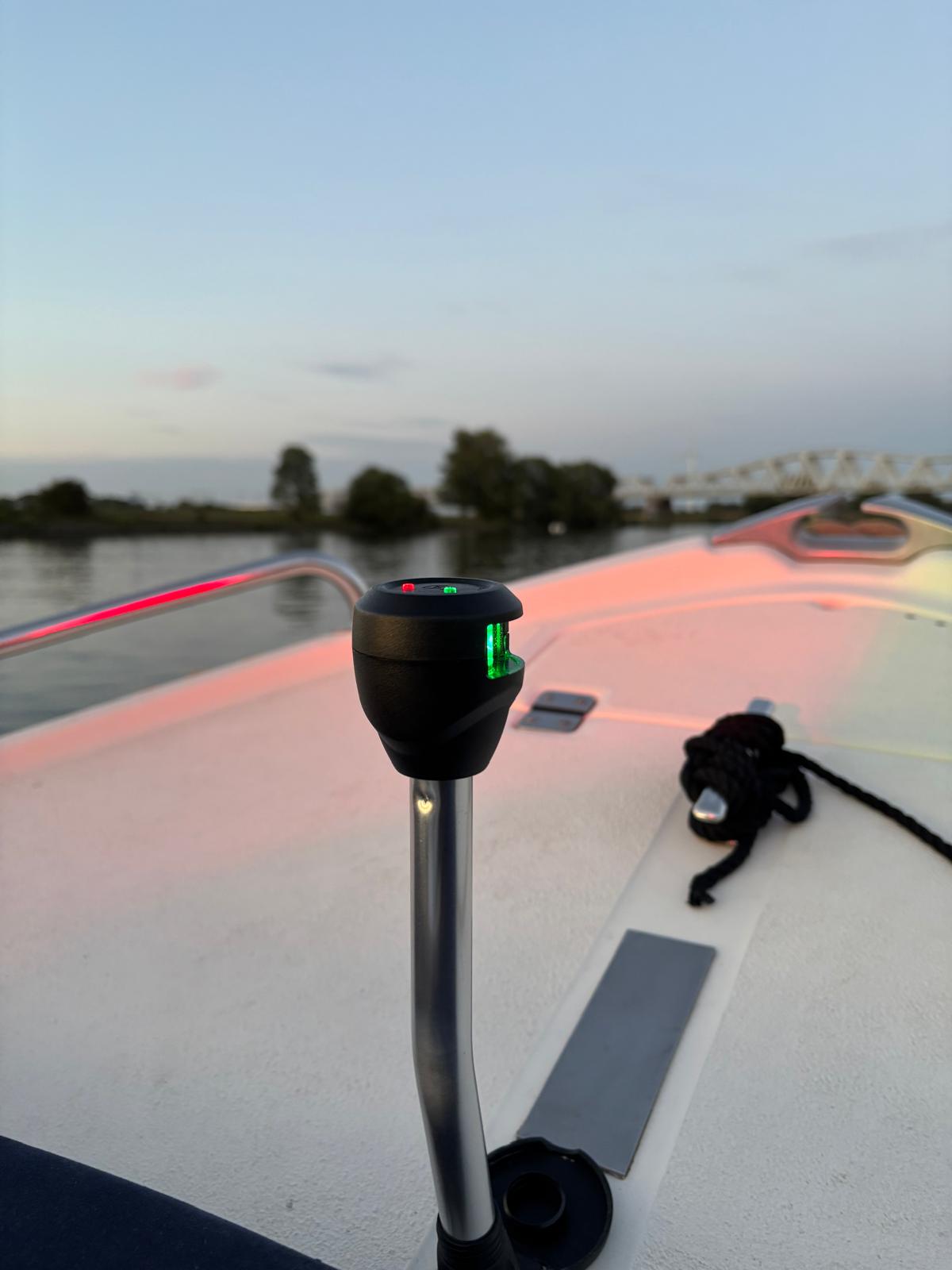 Attwood Combi LED on angled leg