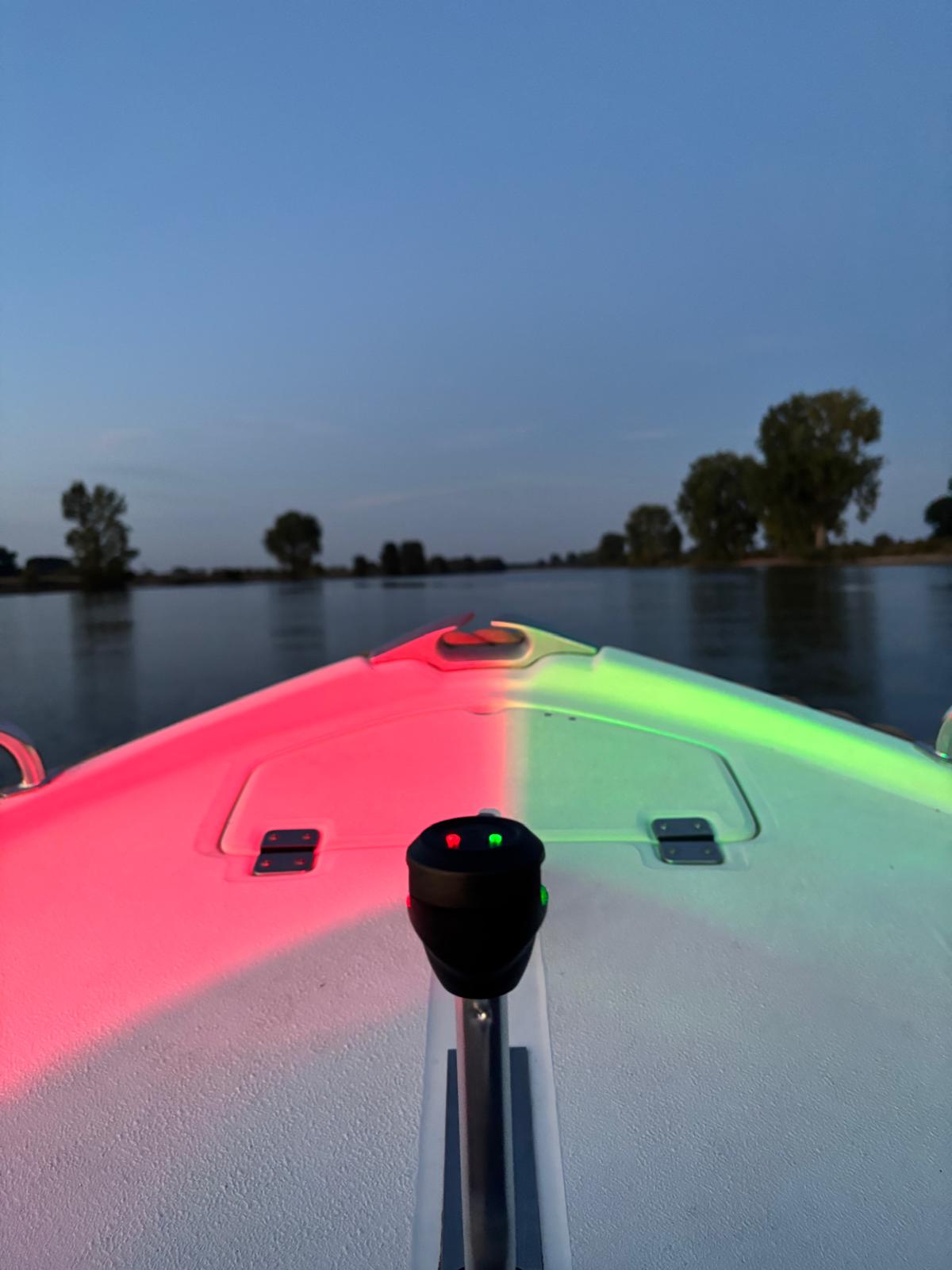 Attwood Combi LED on angled leg