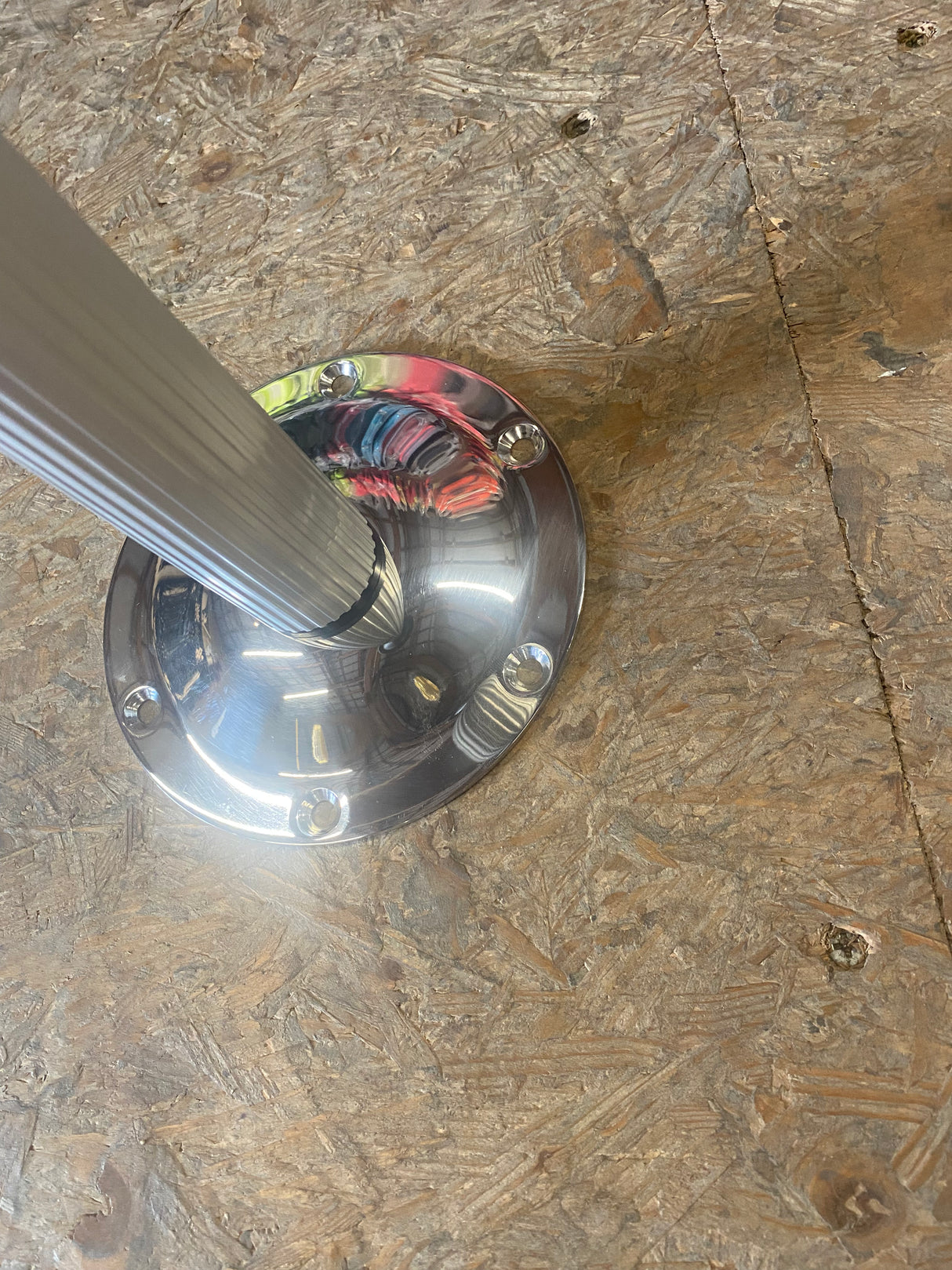 Zwaardvis QR tafelzuil ø40x700mm compleet met voet een basis blad