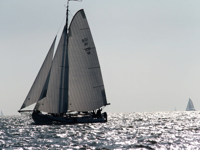 Zeilen reinigen – grootzeil schoonmaken en coaten voor langere levensduur