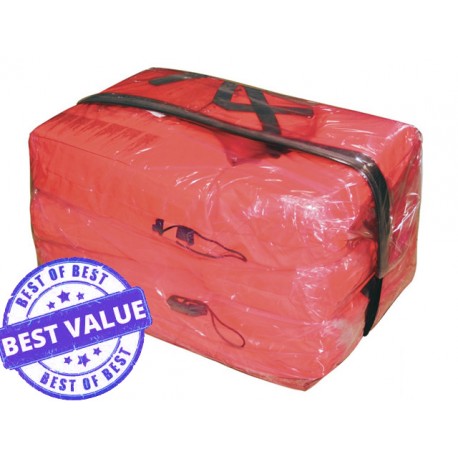 Set van 4 reddingsvesten in compacte, waterdichte opbergtas met draagriem – ruimtebesparend verpakt, ideaal voor boten met beperkte opbergruimte.