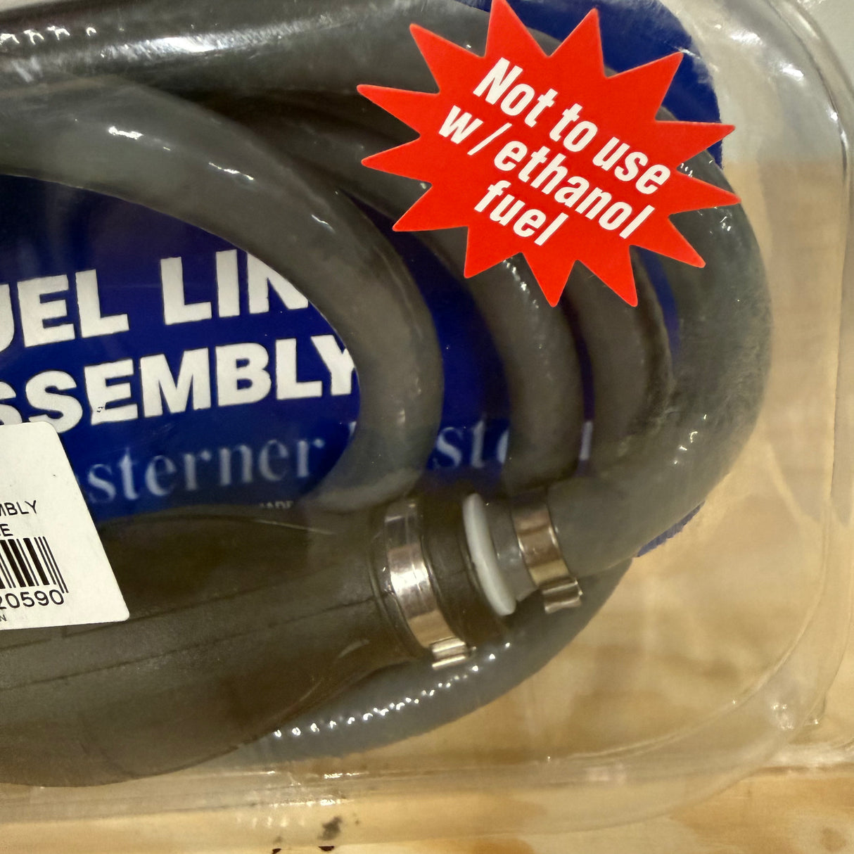 Universele brandstofslang 9,5 mm met knijpbal en slangklemmen voor buitenboordmotor close up