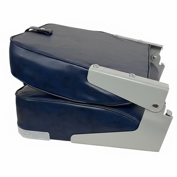 Lage rug bootstoel wit navy blauw opvouwbaar model 49x40x39 cm met 13x13 cm montagepatroon technische tekening neergeklapt